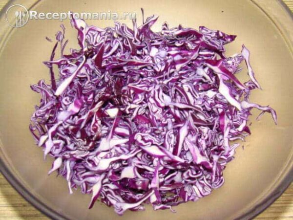 Салат из красно кочанной капусты с зеленым горошком Салат из красно кочанной капусты с зеленым горошком