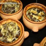 Мясо с картошкой  и опятами в горшочках